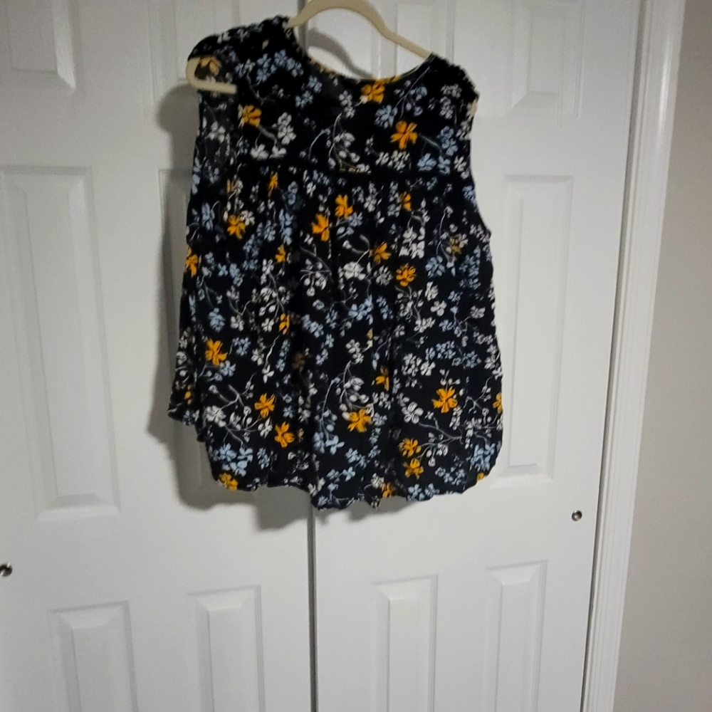 Lane bryant sleeveless shirt - Picture 2 of 4